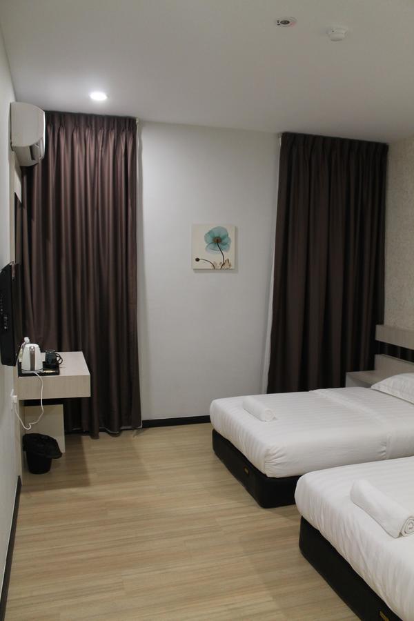 The Velton Inn Bintulu Buitenkant foto